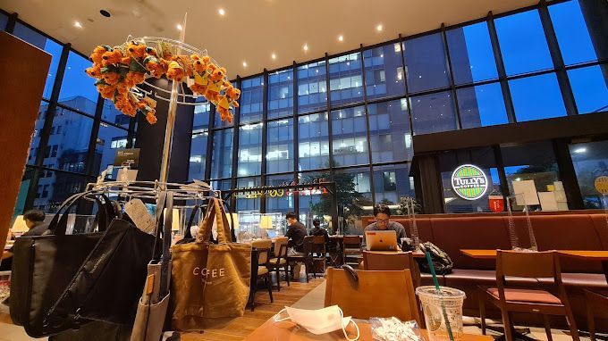 近くの飲食店まで308m（徒歩4分）