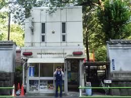 近くの三田警察署亀塚公園前交番まで312m（徒歩4分）