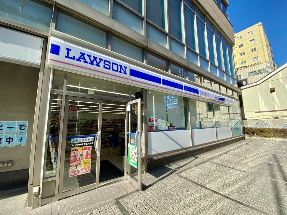 近くのコンビニまで104m（徒歩2分）