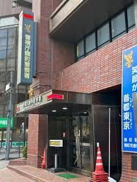 近くの麹町警察署麹町四丁目交番まで493m（徒歩7分）