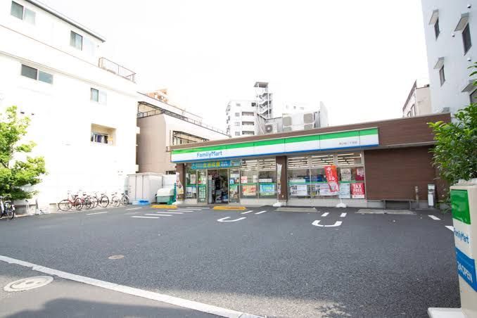 近くのファミリーマート 西小岩二丁目店まで190m（徒歩3分）