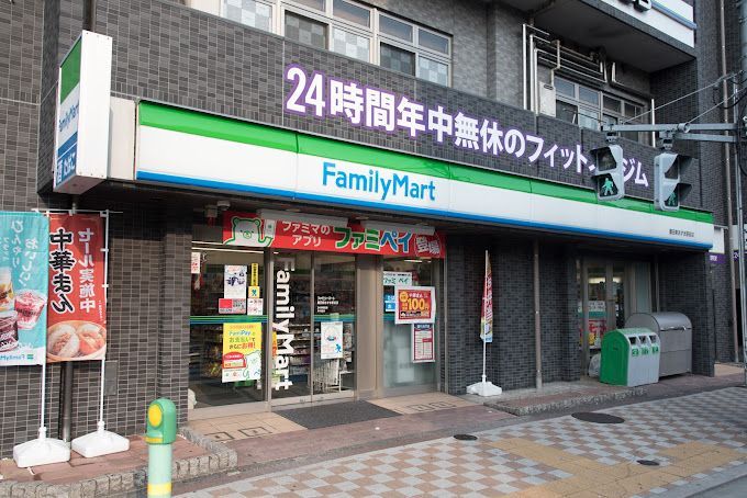 近くのファミリーマート 墨田東あずま駅前店まで227m（徒歩3分）