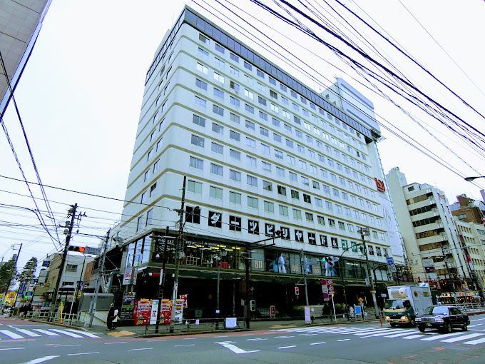 近くのロア六本木まで84m（徒歩2分）