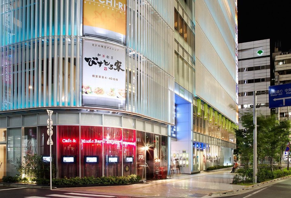 近くのchomp chomp AKIHABARA(チョム チョムまで523m（徒歩7分）