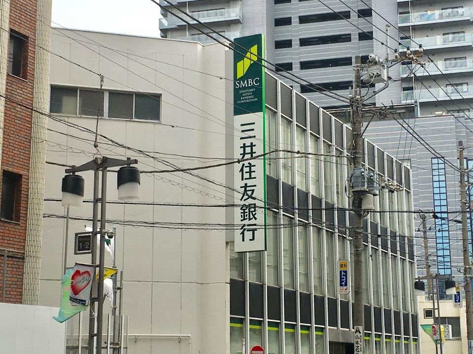 近くの三井住友銀行町屋支店まで186m（徒歩3分）