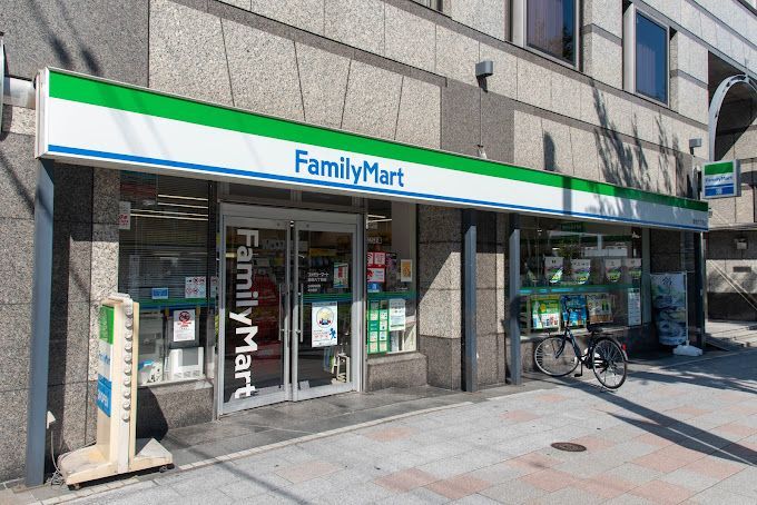 近くのコンビニまで273m（徒歩4分）