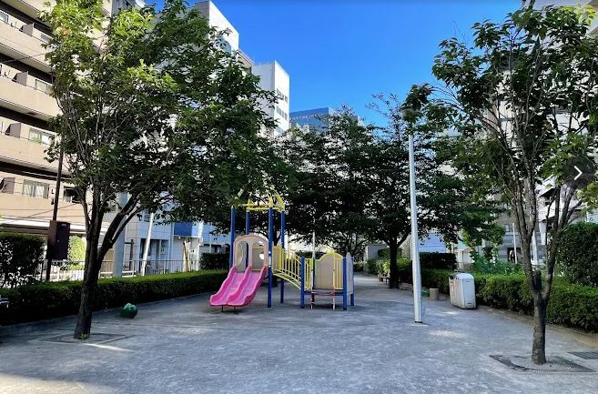 近くの北上野児童遊園まで334m（徒歩5分）