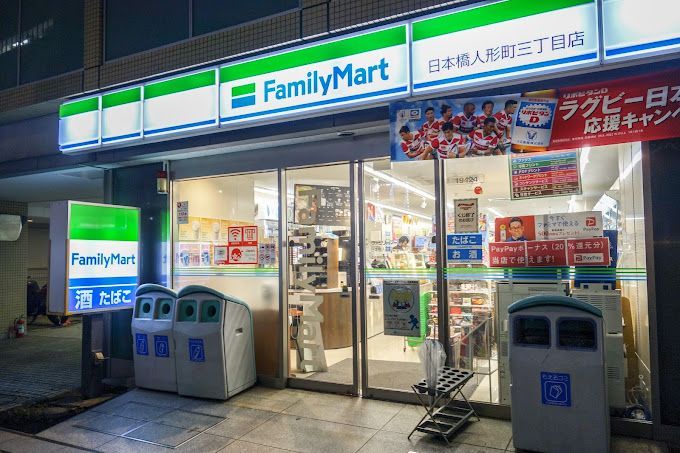 近くのコンビニまで53m（徒歩1分）