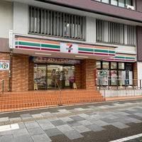 近くのコンビニまで173m（徒歩3分）