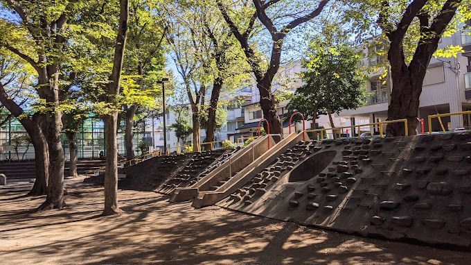 近くの神明公園まで534m（徒歩7分）