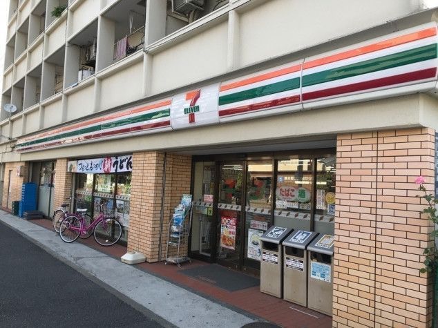 近くのコンビニまで210m（徒歩3分）