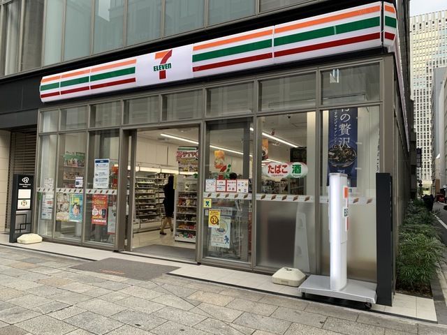 近くのセブンイレブン DR東京京橋ロイネット店まで65m（徒歩1分）