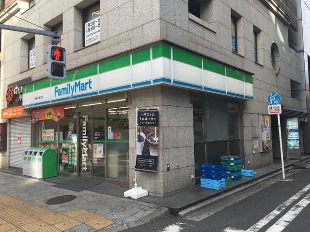 近くのファミリーマート 神田駅東口店まで188m（徒歩3分）