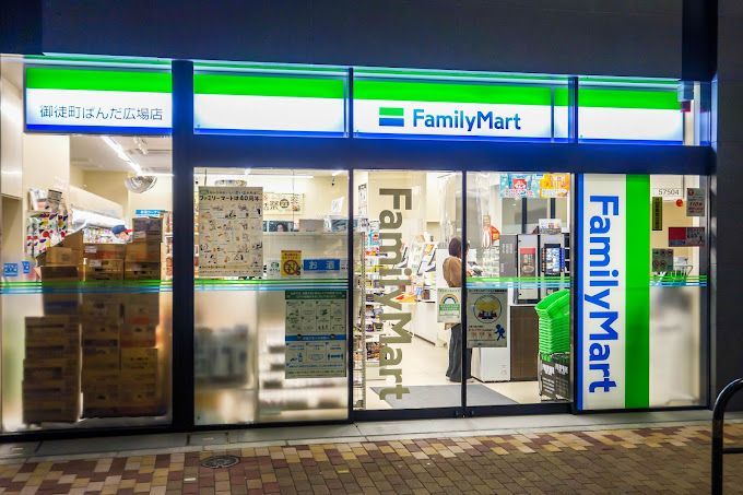 近くのファミリーマート 御徒町ぱんだ広場店まで133m（徒歩2分）