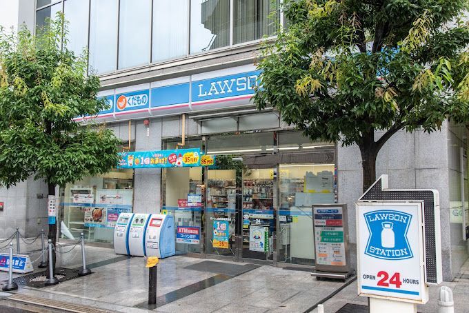 近くのローソン 白金高輪駅前店まで151m（徒歩2分）