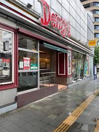 近くのデニーズ築地店まで332m（徒歩5分）