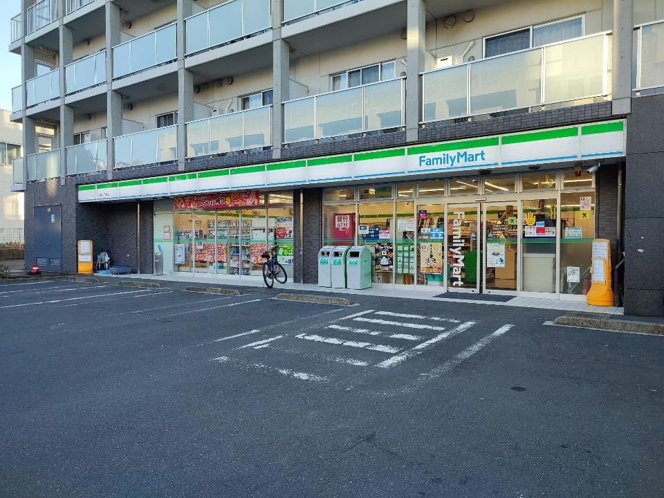 近くのファミリーマート 大岡二丁目店まで378m（徒歩5分）