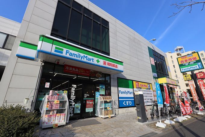 近くのファミリーマート 昭和薬品西大島駅前店まで119m（徒歩2分）