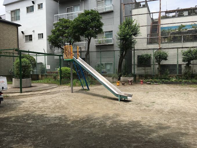 近くのさくらんぼ児童遊園まで139m（徒歩2分）