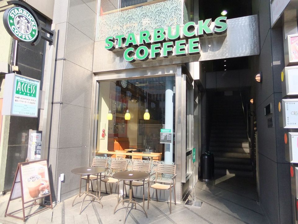 近くのスターバックスコーヒー アクセス表参道店まで317m（徒歩4分）