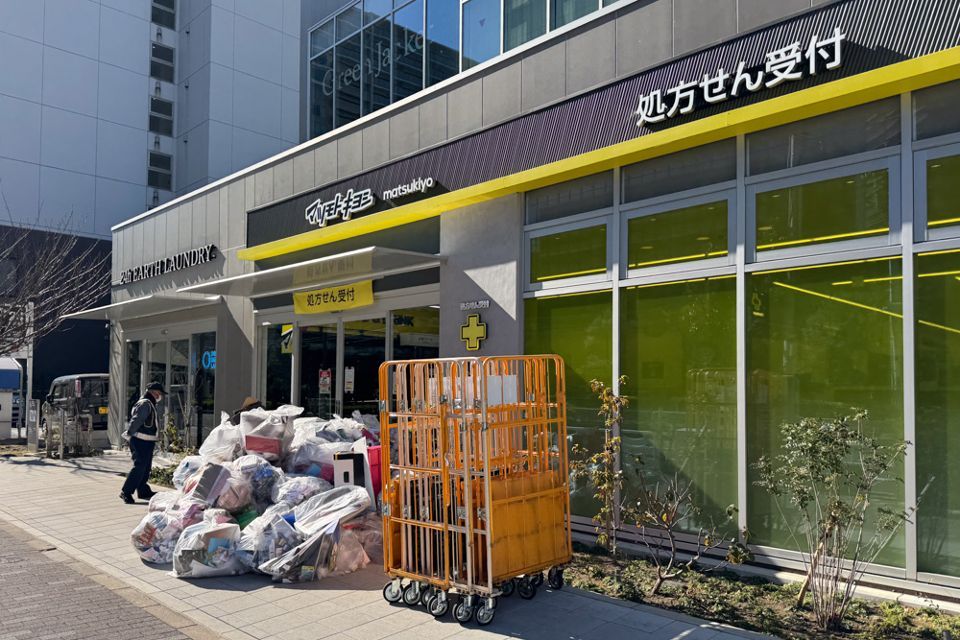 近くのマツモトキヨシ豊洲5丁目店まで111m（徒歩2分）