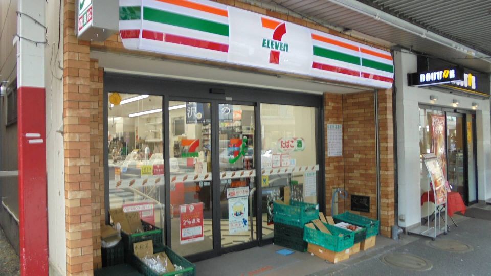 近くのセブンイレブン 新中野駅前店まで129m（徒歩2分）