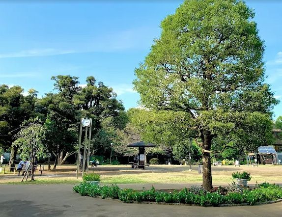 近くの白金台どんぐり児童遊園まで287m（徒歩4分）