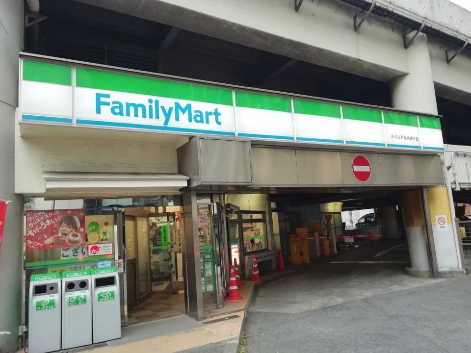 近くのコンビニまで100m（徒歩2分）