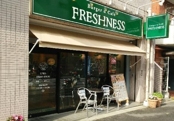 近くのフレッシュネスバーガー 六本木ヒルズカフェまで468m（徒歩6分）