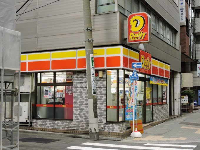 近くのデイリーヤマザキ 日本橋堀留町店まで44m（徒歩1分）