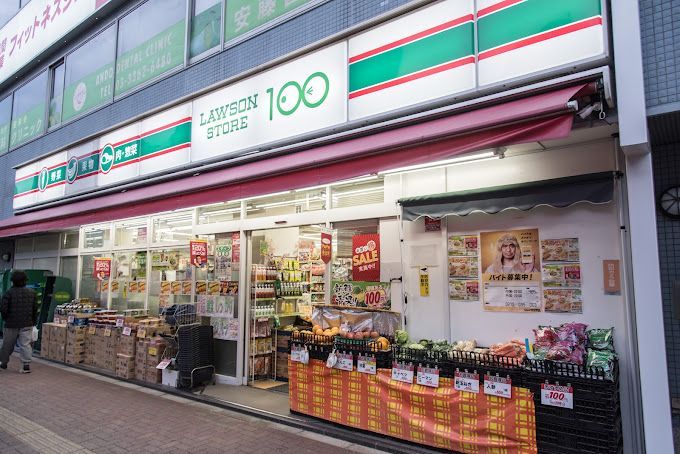近くのローソンストア100 LS東中野店まで950m（徒歩12分）