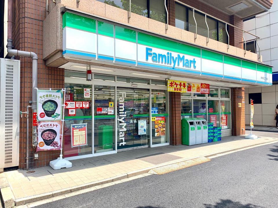 近くのコンビニまで75m（徒歩1分）