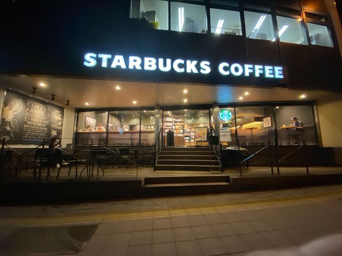 近くのスターバックスコーヒー 赤坂見附店まで320m（徒歩4分）