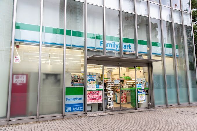 近くのコンビニまで101m（徒歩2分）