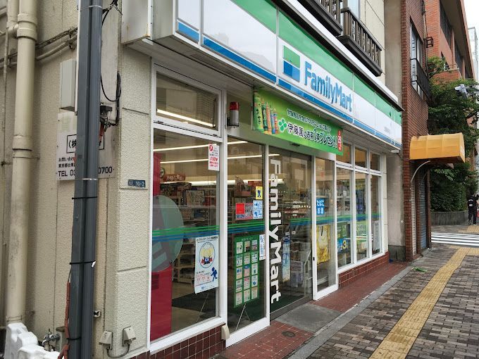 近くのファミリーマート 加藤根岸店まで231m（徒歩3分）