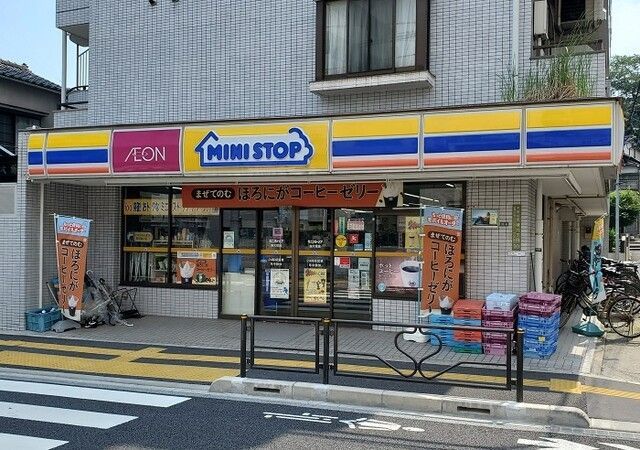 近くのミニストップ 新大塚店まで493m（徒歩7分）