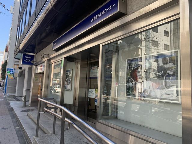 近くのみずほ銀行新橋中央支店まで426m（徒歩6分）