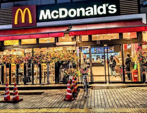 近くのマクドナルド 田端駅前店まで659m（徒歩9分）