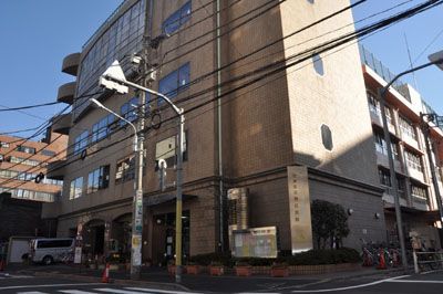 近くの役所まで526m（徒歩7分）