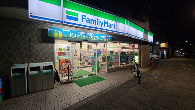 近くのファミリーマート 大島八丁目店まで239m（徒歩3分）