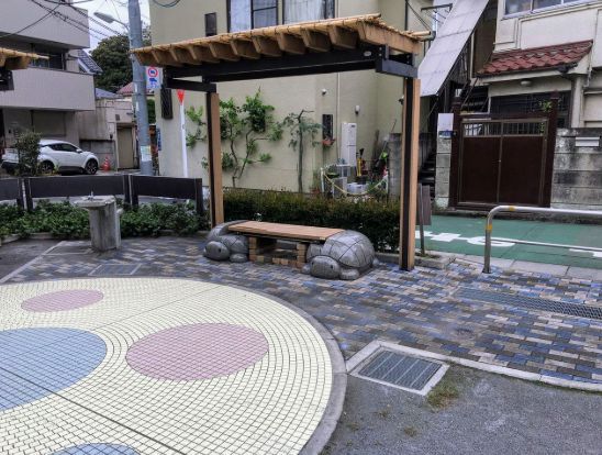 近くのカメさん広場まで144m（徒歩2分）