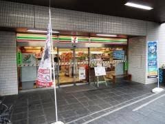 近くのセブンイレブン 西麻布4丁目店まで8m（徒歩1分）