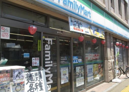 近くのファミリーマート 足立綾瀬西口店まで171m(徒歩3分)