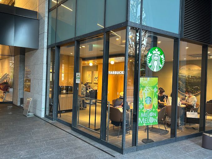 近くのSTARBUCKS COFFEE(スターバックスコーヒー)まで634m（徒歩8分）