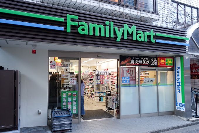 近くのファミリーマート 南青山五丁目店まで88m(徒歩2分)