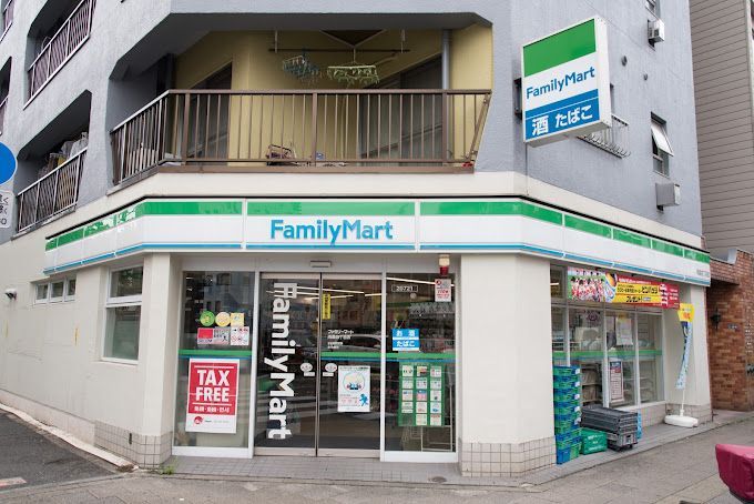 近くのファミリーマート 両国四丁目店まで97m（徒歩2分）