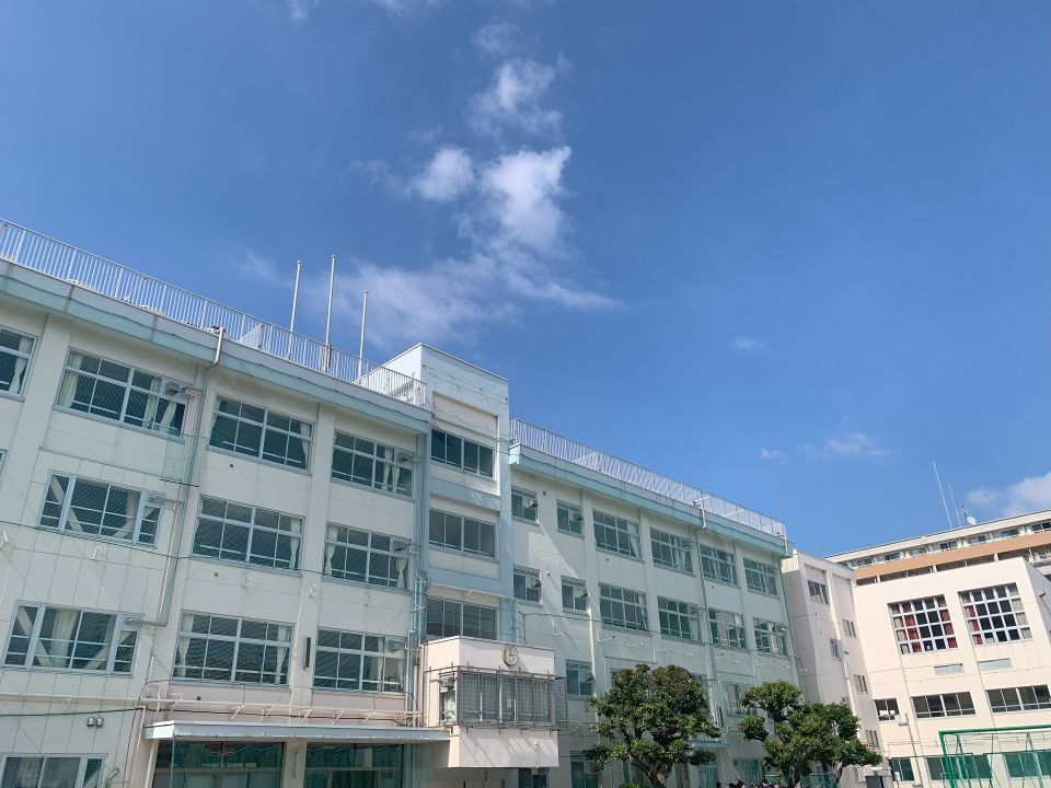 近くの江戸川区立葛西第三中学校まで240m（徒歩3分）