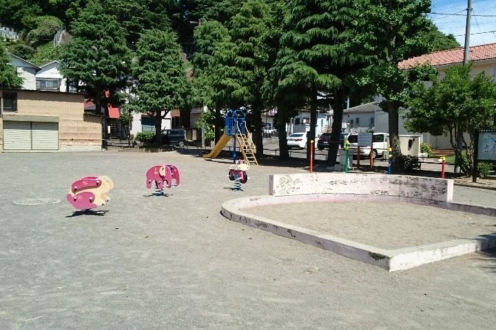 近くの根岸坂下公園まで72m（徒歩1分）