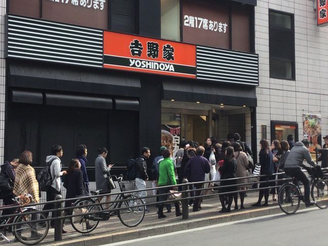 近くの吉野家 市ヶ谷駅前店まで44m（徒歩1分）