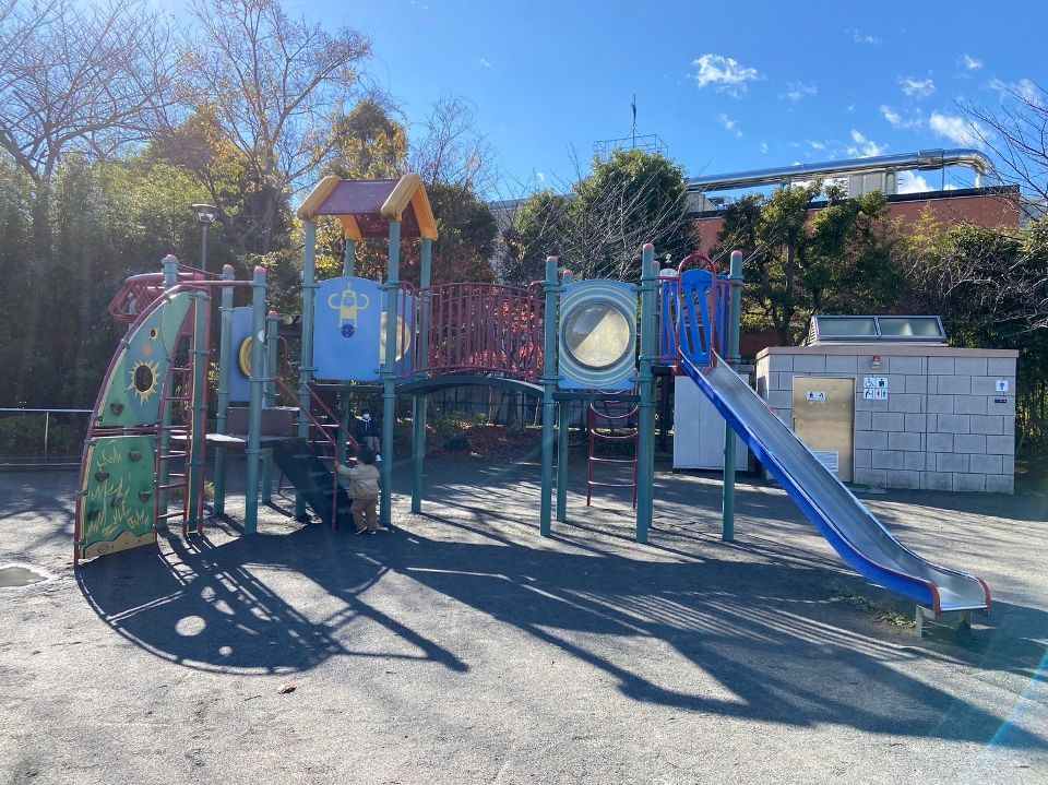 近くの佃三丁目公園まで654m（徒歩9分）